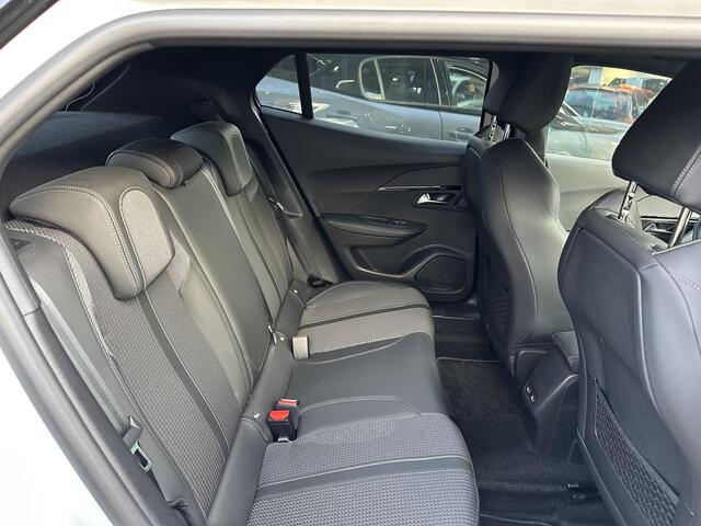 Peugeot 2008 1.2 Turbo GT 130pk Automaat 1e eigenaar | Stoelverwarming | Full Map Navigatie | Apple Carplay | Trekhaak | Full Led Koplampen | Keyless Entry | Parkeersensoren Rondom | Parelmoer Wit Metallic.