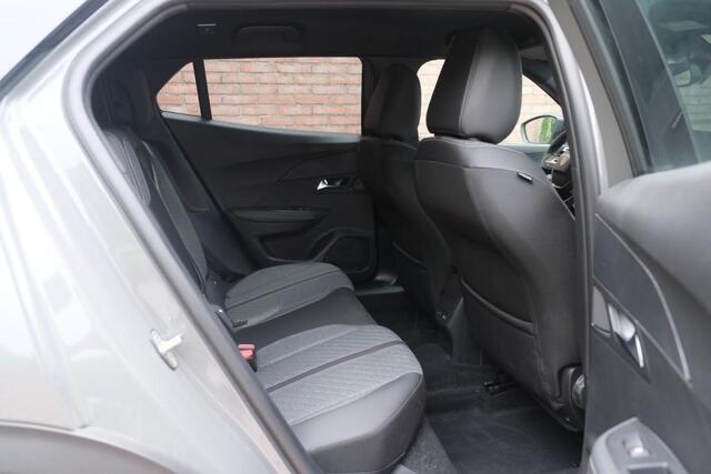 Peugeot 2008 1.2 PureTech 100pk Allure | Navi | App Connect | Climate | Cruise | Camera | PDC