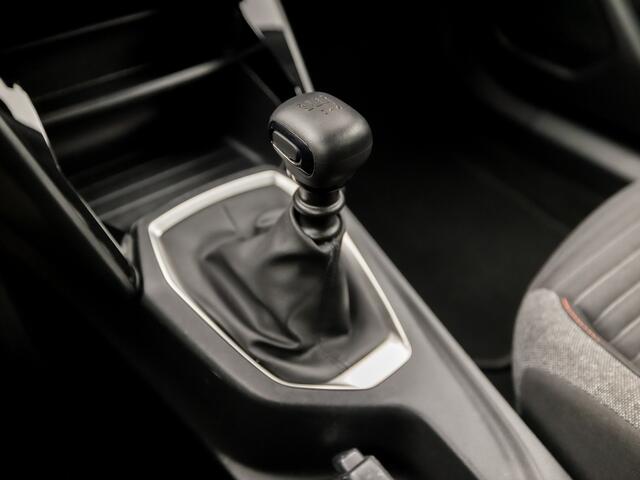 Peugeot 2008 1.2 PureTech Sport (APPLE CARPLAY, GROOT NAVI, GETINT GLAS, LED KOPLAMPEN, CLIMATE, SPORTSTOELEN, PARKEERSENSOREN, CRUISE, NIEUWSTAAT)