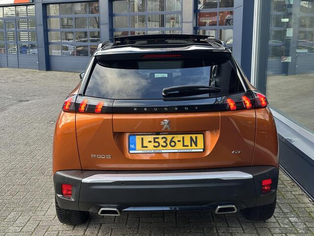 Peugeot 2008 1.2 Turbo 130 PK GT Pack | Meest Complete Uitvoering | Panorama Schuif-Kanteldak | Navigatie | Trekhaak 1200 Kg Afneembaar | Alcantara Interieur | Stoelverwarming | Adaptieve Cruise Control | Full LED Verlichting | Keyless Entry | Climate Control | Camera
