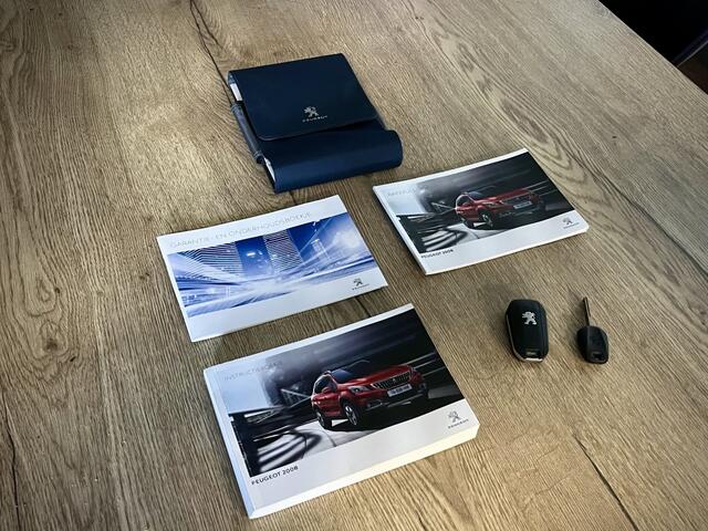 Peugeot 2008 1.2 PureTech Allure Navigatie Cruise control