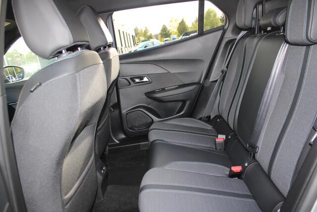 Peugeot 2008 1.2 100PK ALLURE PACK | NAVIGATIE | ACHTERUITRIJ CAMERA | APPLE CARPLAY/ANDROID AUTO | LICHTMETALEN VELGEN 17" | CRUISE CONTROL | LED KOPLAMPEN | DAB+ RADIO |