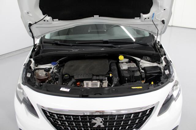 Peugeot 2008 1.2 PureTech Blue Lion 111PK, NAVIGATIE | CARPLAY | CRUISE | TREKHAAK | PARKEERSENSOREN