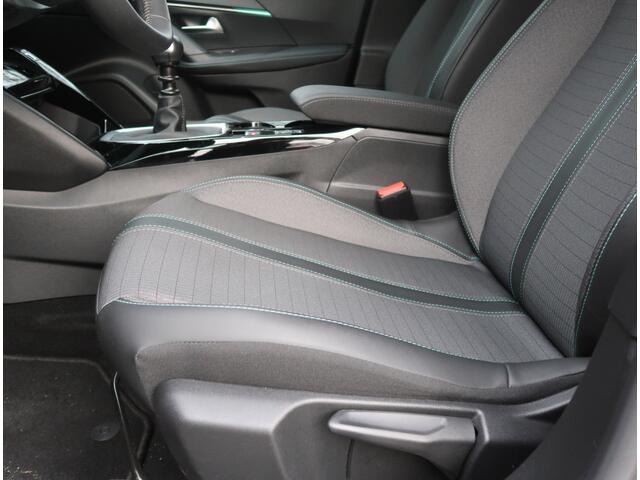 Peugeot 2008 130 Pk Luxe Allure * Unieke Kilometerstand * Door ons zelf onderhouden * * Navigatie * Stoelverwarming * Parkeer Camera * L.M. Velgen * Climate & Cruise Control * Start Button * Dab Radio * 1/2 Lederen Interieur * Apple Carplay / Android Auto * Vingerhoet