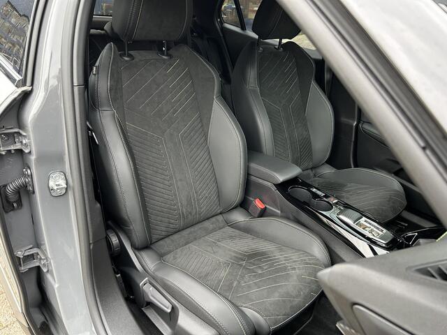 Peugeot 2008 1.2 Hybrid 145 PK GT | Automaat Hybride | Alcantara Bekleding | Stoelverwarming & Massage | Navigatie Via Telefoon | Parkeer Camera | Keyless Entry | Full LED Verlichting | Zwart Dak | Cruise Control Adaptief | Climate Control | Hoge Zitpositie.