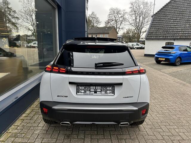 Peugeot 2008 1.2 Hybrid 145 PK GT | Automaat Hybride | VOORRAAD DEAL met ¤7.000 Korting | Panorama Schuif-/Kanteldak | Navigatie | 360 Graden Camera | Keyless Entry | Full LED Verlichting | Zwart Dak | Climate Control | 18" Lichtmetalen Velgen Evissa | Sportstoelen |