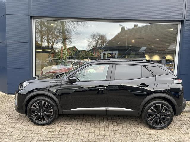 Peugeot 2008 1.2 Hybrid 145 PK GT | Automaat Hybride | VOORRAAD DEAL met ¤7.000 Korting | Panorama Schuif-/Kanteldak | Navigatie | 360 Graden Camera | Keyless Entry | Full LED Verlichting | Zwart Dak | Climate Control | 18" Lichtmetalen Velgen Evissa | Sportstoelen |