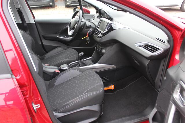 Peugeot 2008 1.2 PureTech Blue Lion, Navigatie!