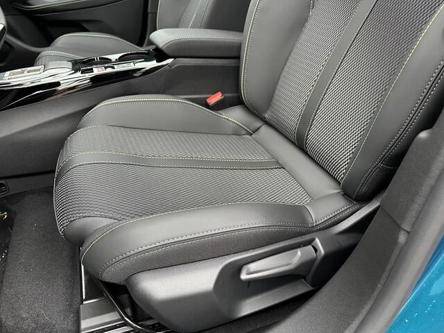 Peugeot 2008 1.2 Hybrid 145 PK GT | Automaat Hybride | DEMO met ¤8.500 Korting | Panorama Schuif-/Kanteldak | Navigatie | 360 Graden Camera | Keyless Entry | Full LED Verlichting | Zwart Dak | Climate Control | 18" Lichtmetalen Velgen Evissa | Sportstoelen | Hoge Zitp