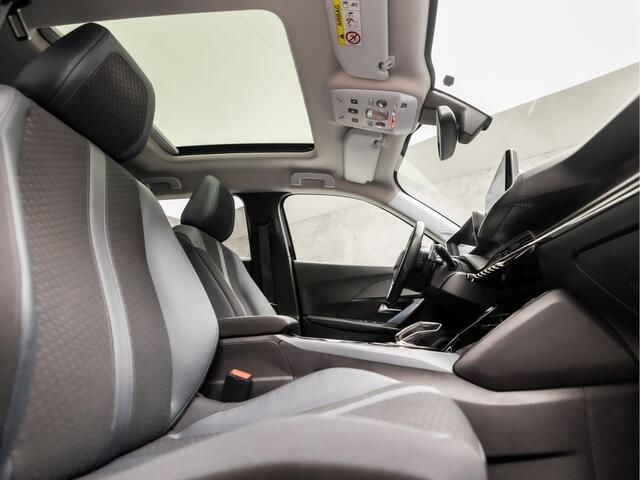 Peugeot 2008 1.2 PureTech Allure Sport Automaat (PANORAMADAK, VIRTUAL COCKPIT, APPLE CARPLAY, GROOT NAVI, SPORTSTOELEN, LEDER, 360 CAMERA, KEYLESS, GETINT GLAS, NIEUWSTAAT)