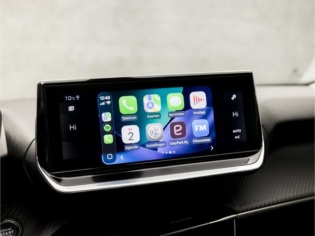 Peugeot 2008 1.2 PureTech Allure Sport Automaat (PANORAMADAK, VIRTUAL COCKPIT, APPLE CARPLAY, GROOT NAVI, SPORTSTOELEN, LEDER, 360 CAMERA, KEYLESS, GETINT GLAS, NIEUWSTAAT)