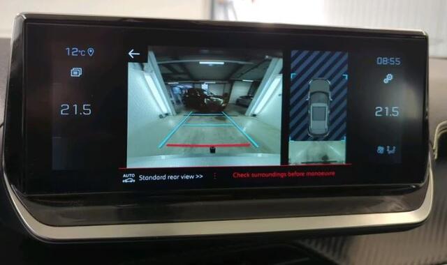 Peugeot 2008 1.2 131PK Automaat / GT Pack / Panoramadak / Trekhaak / HiFi-systeem FOCAL, / 1/2 Leder / Naviagatie / Pdc+Camera /