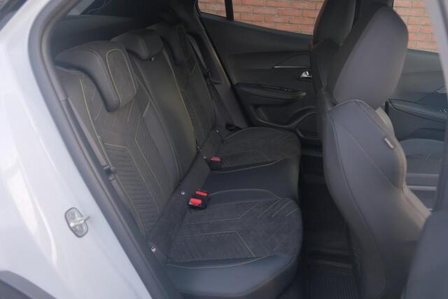 Peugeot 2008 1.2 Hybrid 145pk e-DCS6 GT | Navi | App Connect | Adaptive Cruise | Keyless | Alcantara | Camera | PDC