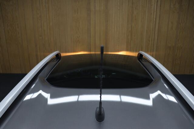 Peugeot 2008 1.2 PureTech Automaat Allure | Panoramadak | Trekhaak | Cruise-control | Apple Carplay & Android Auto | Leder | Clima | Parkeerassistent | Navigatie | LM Velgen