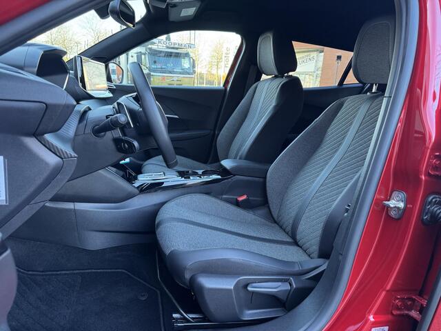 Peugeot 2008 1.2 PureTech 130 Allure Automaat incl. Trekhaak!