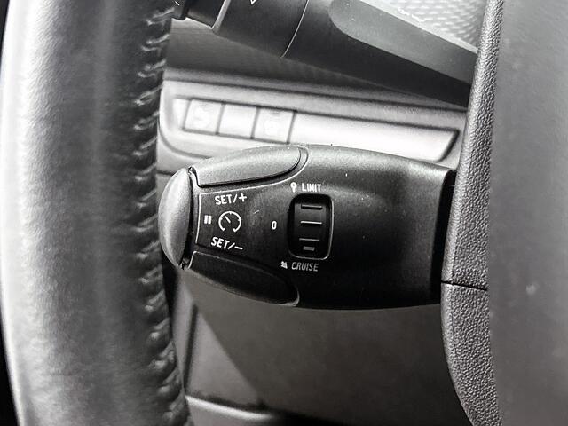 Peugeot 2008 110 PK Signature | Rijklaar | Navigatie | Parkeersensoren | LM Velgen |