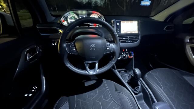 Peugeot 2008 1.2 PureT. Blue Lion