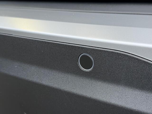 Peugeot 2008 GT 1.2 Hybrid 136PK e-DCS6 Automaat Navigatie, Achteruitrijcamera, Keyless, Parkeersensoren, Adaptieve Cruise Control, Apple Carplay, Android Auto