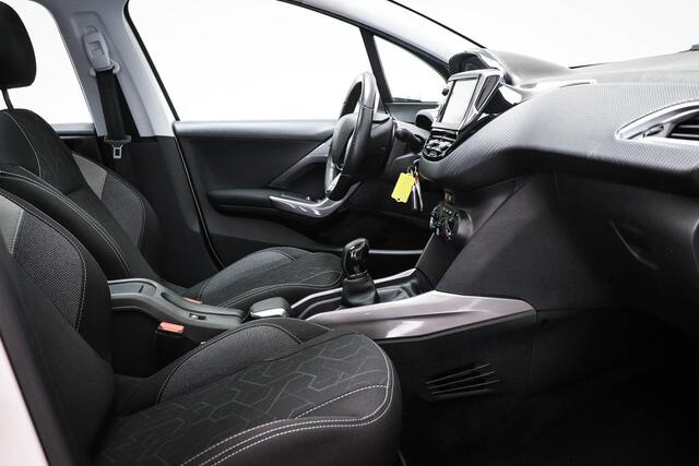 Peugeot 2008 1.2 PureTech Blue Lion | PANORAMADAK | SFEERVERLICHTING | NAVIGATIE | DAB | APPLE | TREKHAAK