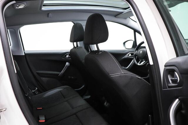 Peugeot 2008 1.2 PureTech Blue Lion | PANORAMADAK | SFEERVERLICHTING | NAVIGATIE | DAB | APPLE | TREKHAAK