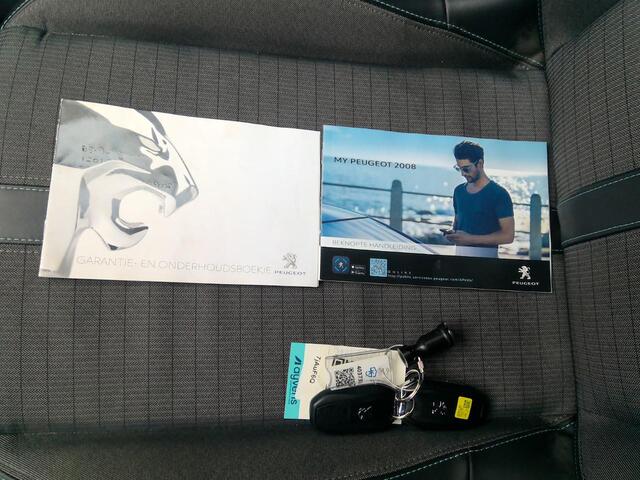 Peugeot 2008 1.2 PureTech Blue Lease Allure |Carplay|Navi|Leer|PDC|Camera!
