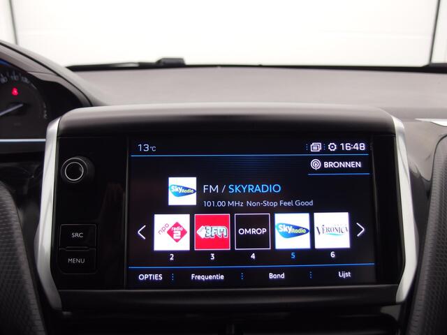 Peugeot 2008 1.2 PureTech Allure AUTOMAAT / D-RIEM VV / NAVI / CLIMA / PDC / CARPLAY / CAMERA / NL-AUTO