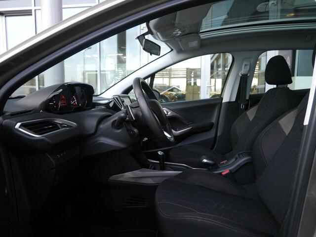 Peugeot 2008 1.2 PureTech Active | Automaat | Navigatie | Trekhaak | Parkeersensoren achter | Panorama dak | Cruise control | Bluetooth | Elektrische ramen voor | Airco