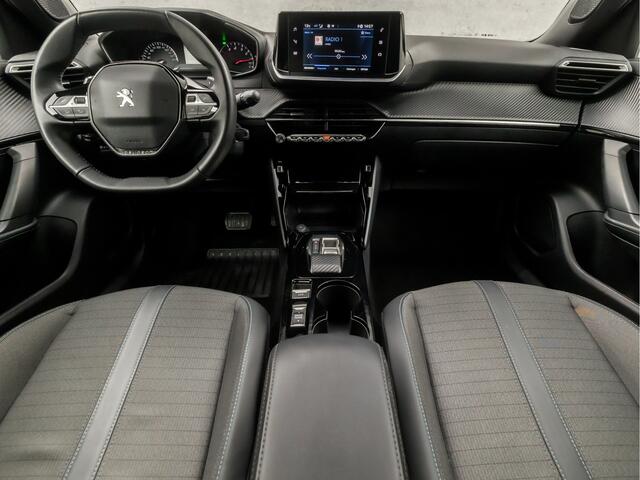 Peugeot 2008 1.2 PureTech Allure Sport Automaat (APPLE CARPLAY, GROOT NAVI, LEDER, ZWART HEMEL, 360 CAMERA, SPORTSTOELEN, GETINT GLAS, CRUISE, NIEUWSTAAT)