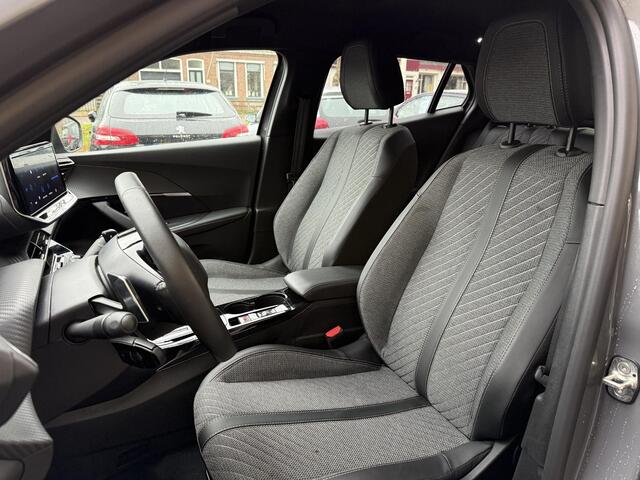 Peugeot 2008 1.2 Hybrid 145 Allure | Climate & Cruise Control | Parkeersensoren voor + achter | AppleCarplay/Android Auto |