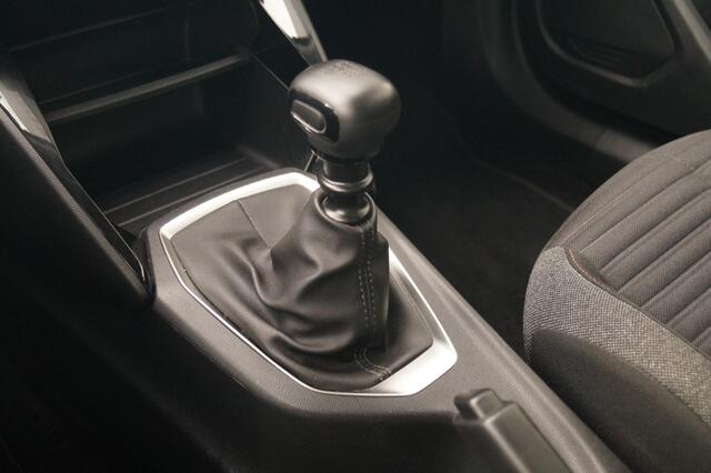 Peugeot 2008 1.2 PureTech 130pk Active Pack -NAVI-CAM-PDC-