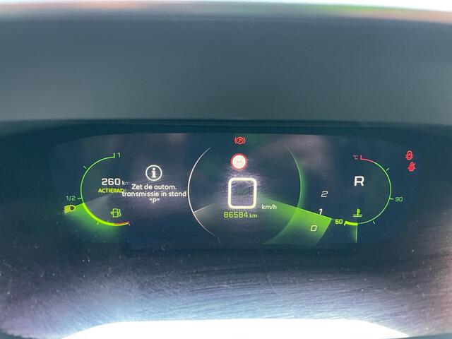 Peugeot 2008 GT-Line 1.2 PureTech 130PK EAT8 Automaat Navigatie, Achteruitrijcamera, Leder, Panoramadak, Stoelverwarming, Massage, Trekhaak