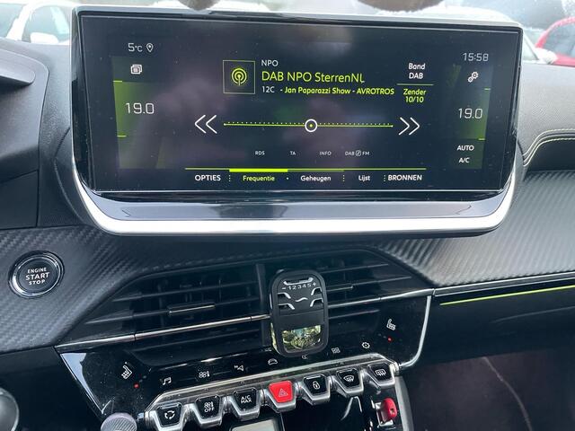 Peugeot 2008 GT-Line 1.2 PureTech 130PK EAT8 Automaat Navigatie, Achteruitrijcamera, Leder, Panoramadak, Stoelverwarming, Massage, Trekhaak