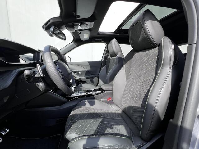 Peugeot 2008 Hybrid 145 GT 8 jaar Garantie / Elektr. schuifdak en bestuurdersstoel / Stoelverwarming / Camera 360° / Adapt. CC / Navi / Apple Carplay Android / 17" LM wielen / ook in zwart leverbaar /