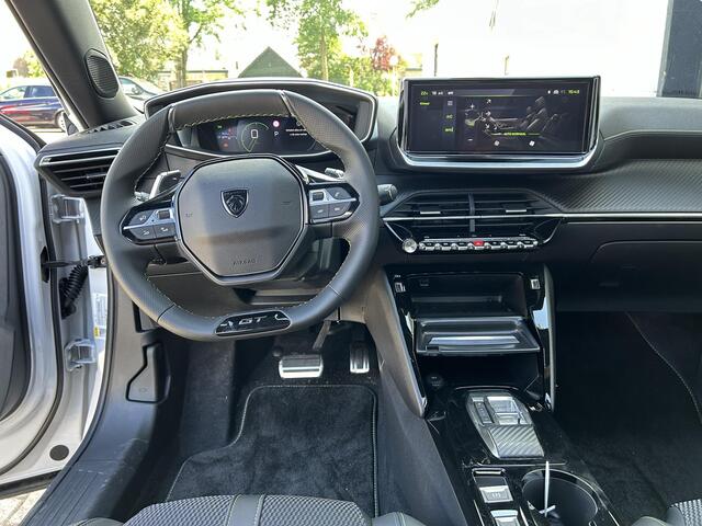 Peugeot 2008 1.2 Turbo 130 PK GT Automaat | Panoramadak | Lichtmetaal | Full LED Verlichting | Navigatie | Digitaal Dashboard | HD Camera | Keyless Entry | Climate Control | Cruise Control | Safety Pakket | Zwart Dak | Lichtmetalen Velgen |