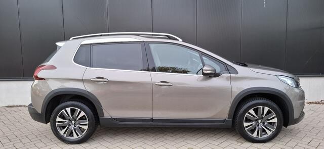 Peugeot 2008 1.2 PT Allure NAP NAVI PDC CarPlay Panorama