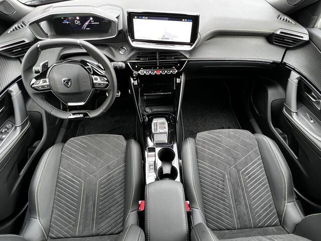 Peugeot 2008 Hybrid 145 GT / Nieuw, veel voordeel / tot 8 jaar Garantie / Elektr. schuifdak en bestuurdersstoel / Stoelverwarming / Camera 360° / Adapt. CC / Navi / Apple Carplay Android / 17" LM wielen / ook in grijs leverbaar
