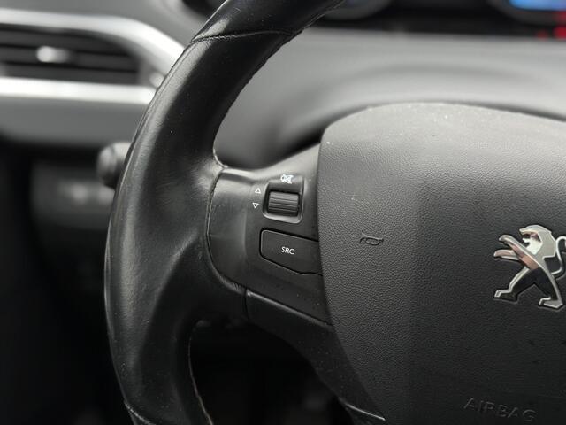 Peugeot 2008 1.2 PureTech Allure | Clima | Camera | Navigatie | Bluetooth | Panoramadak | Afn. Trekhaak | RIJKLAARPRIJS INCL 12 MAANDEN GARANTIE EN BEURT