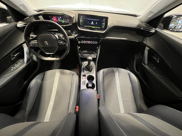 Peugeot 2008 1.2 PureTech Allure | Navigatie/Android/Apple Carplay | LM Velgen 17" | Achteruitrijcamera | Cruise Control Adaptief |
