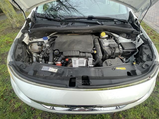 Peugeot 2008 1.2 PureTech Active Panodak distributie net gedaan nl auto en nap!!!!! AUTOMAAT!!!!