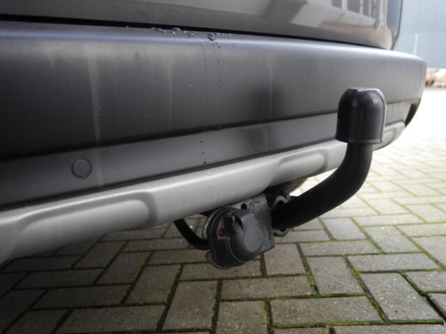 Peugeot 2008 1.2 PureTech Blue Lease Allure | 110PK | Trekhaak | Camera | Climate control | Lichtmetalen velgen | Navigatie | Cruise control