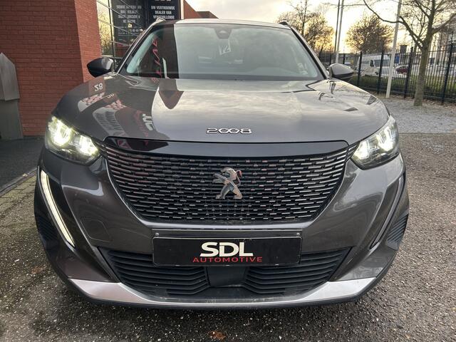 Peugeot 2008 1.2 PureTech Allure // FULL LED // NAVI + CARPLAY // CAMERA // KEYLESS // PDC