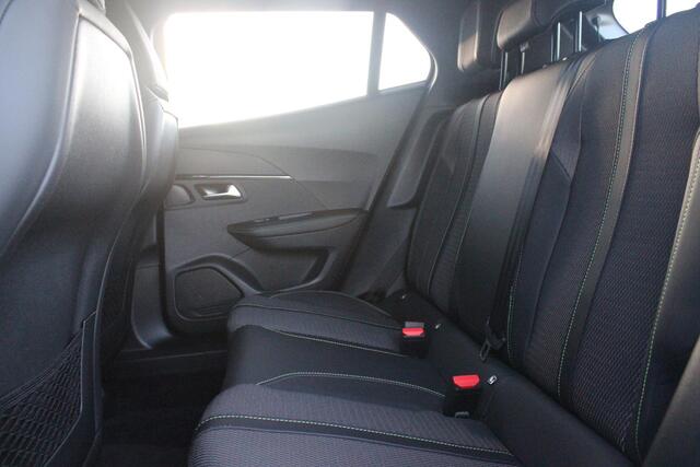 Peugeot 2008 1.2 145PK HYbrid GT | PANORAMISCH SCHUIF / KANTELDAK | NAVIGATIE | ADAPTIVE CRUISE CONTROL | DRAADLOOS APPLE CARPLAY / ANDOID-AUTO | DRAADLOOS LADEN | SFEER VERLICHTING | DODEHOEK DETECTIE | CAMERA VOOR / ACHTER | 18"EVISSA VELGEN | 3D COCKPIT | KEYLESS E