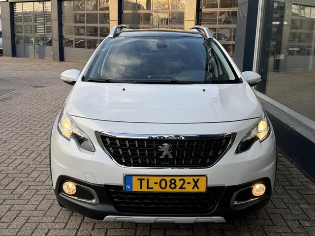 Peugeot 2008 1.2 Turbo 110 pk Allure | Full map Navigatie | LED-dagrijverlichting | 16 inch LM Velgen | Panorama-dak | Grip Control | 4-seizoenen banden | Climate Control | Cruise Control | Hoge instap |