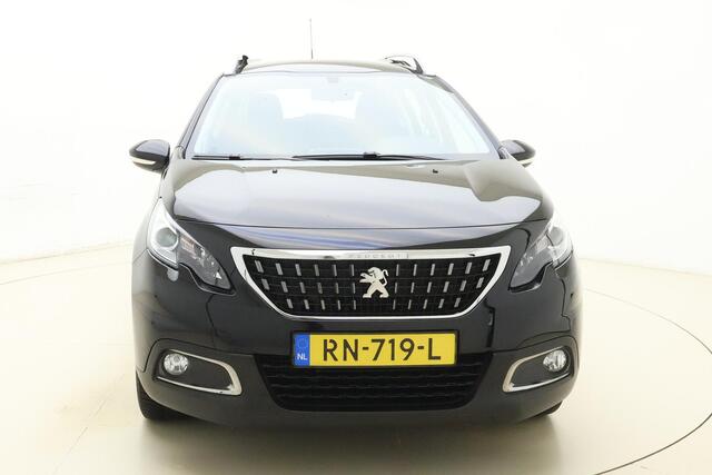 Peugeot 2008 PureTech 110 pk | Zeer lage km-stand! | Navigatie | Apple Carplay/Android Auto | Airco | Cruise Control | Parkeersensoren | Metallic lak