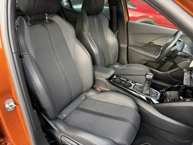 Peugeot 2008 1.2 Turbo 130 PK GT-Line | Panorama Schuif-Kanteldak | Navigatie via Telefoon | Stoelverwarming | Cruise Control | Full LED Verlichting | Keyless Start | 18" Lichtmetalen Velgen EVISSA | Climate Control | Camera | Parkeersensoren |