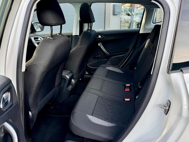 Peugeot 2008 1.2/ 110 PK Blue Lion Airco, Panoramadak, LED