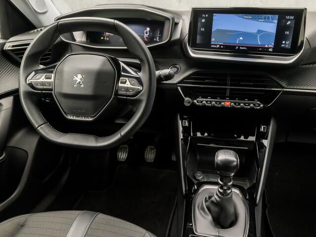 Peugeot 2008 1.2 PureTech Allure Sport (VIRTUAL COCKPIT, APPLE CARPLAY, GROOT NAVI, LEDER, 360 CAMERA, SPORTSTOELEN, GETINT GLAS, KEYLESS, NIEUWSTAAT)
