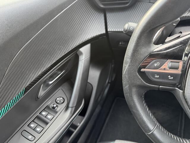 Peugeot 2008 130pk PT Allure Aut., Camera | Drive assist | Clima