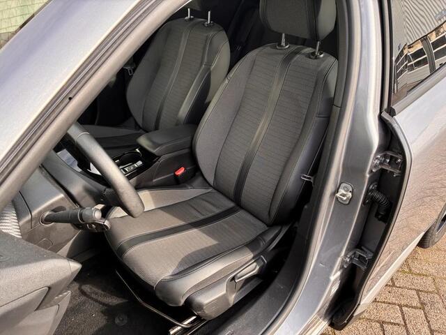 Peugeot 2008 Allure, navi, camera,pdc 1.2 PureTech Allure