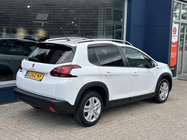 Peugeot 2008 1.2 Turbo 110PK Signature | 6-Bak | All Season banden | Navigatie | DAB+ | Cruise control | Airco | LED Dagrijverlichting | Dakrails | Sensoren achterzijde.